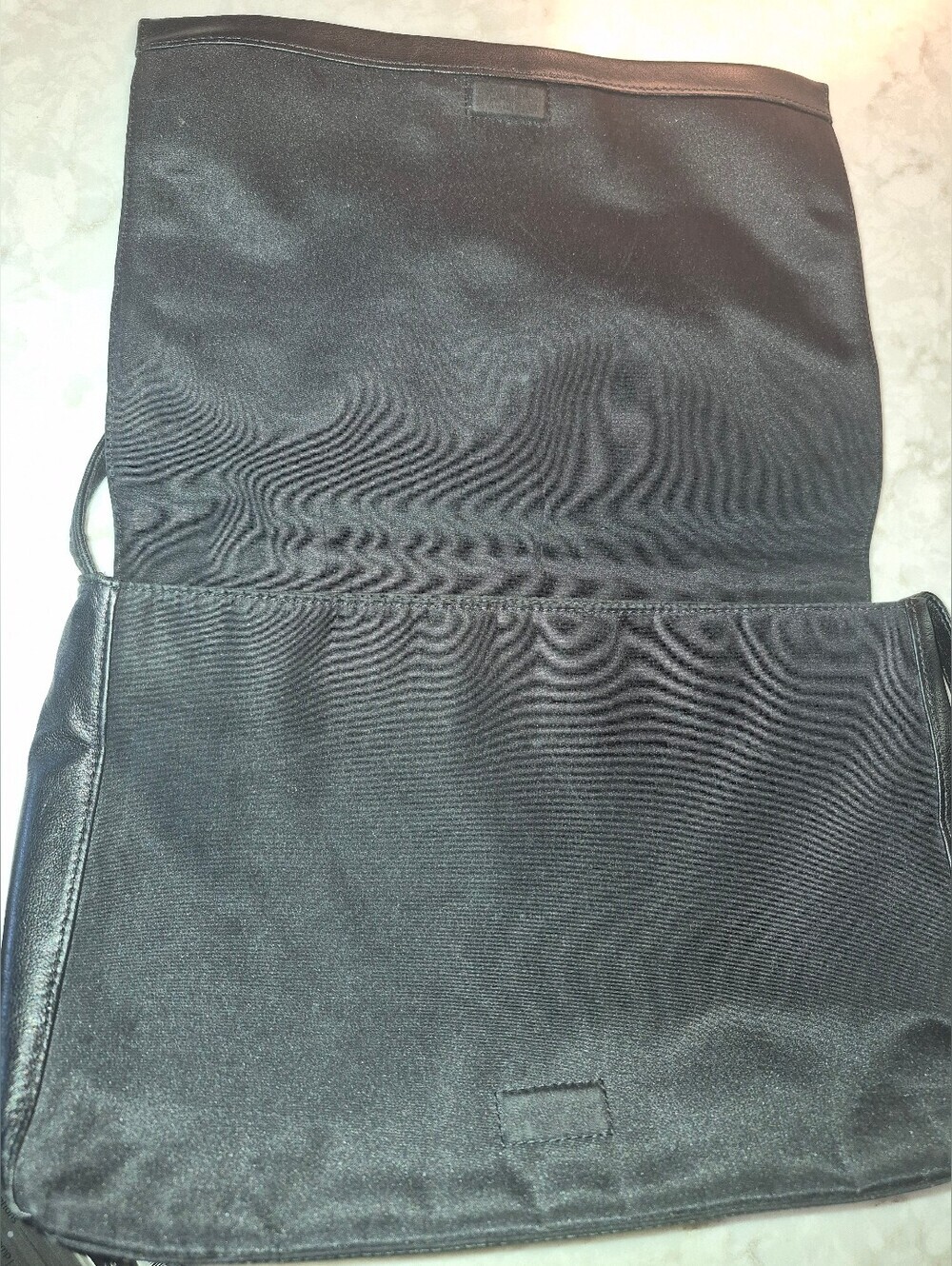 Wilson's Leather Pelle Studio Messenger Bag, Shoulder Bag - Picture 7 of 9